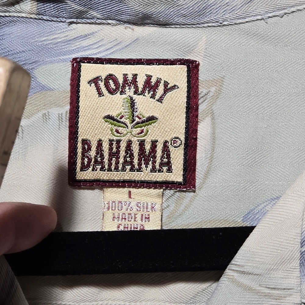 Tommy Bahama Shirt Mens L Blue Hawaiian Leaves 100% Silk Resort - Picture 2 of 5